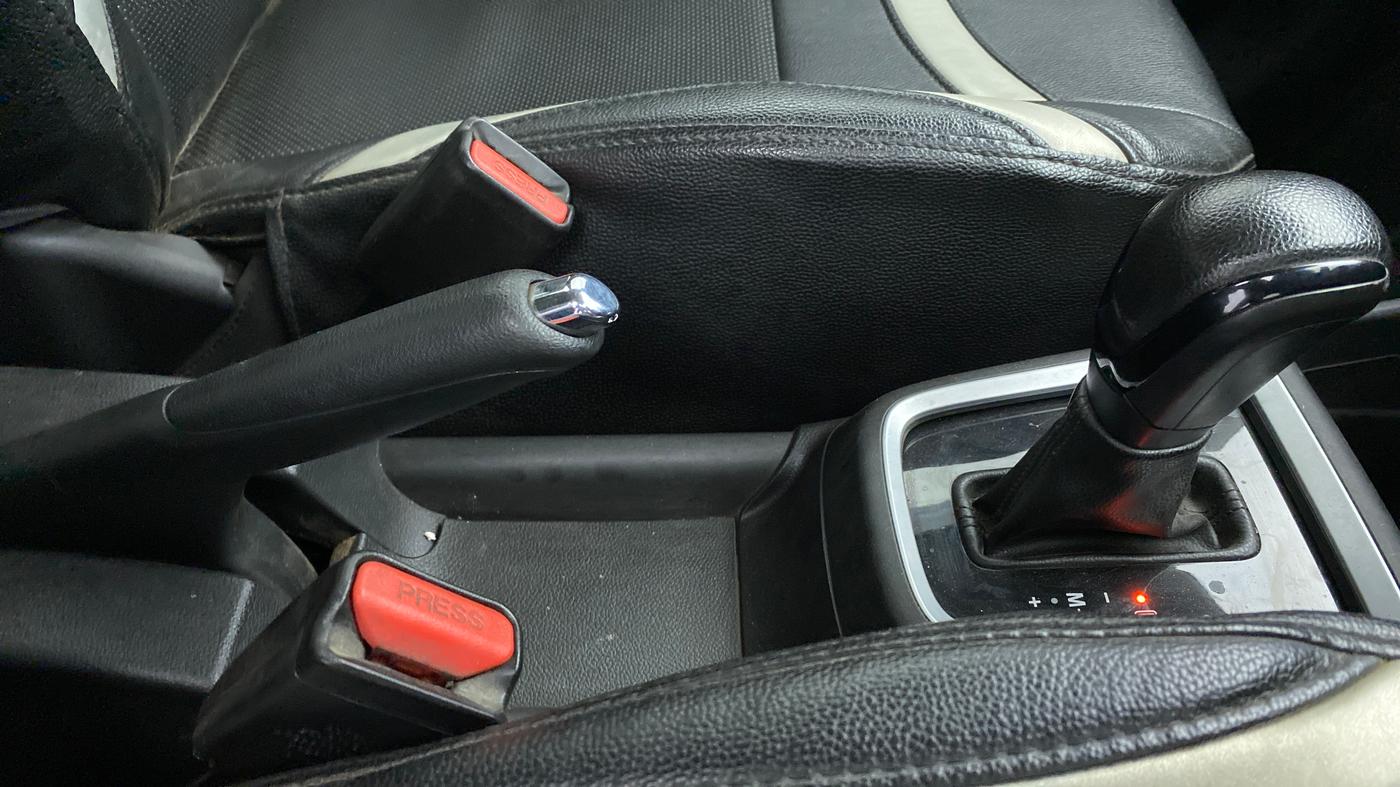 2019 Maruti Swift VXI AMT D, Petrol, Automatic, 34,325 km, Gear Lever