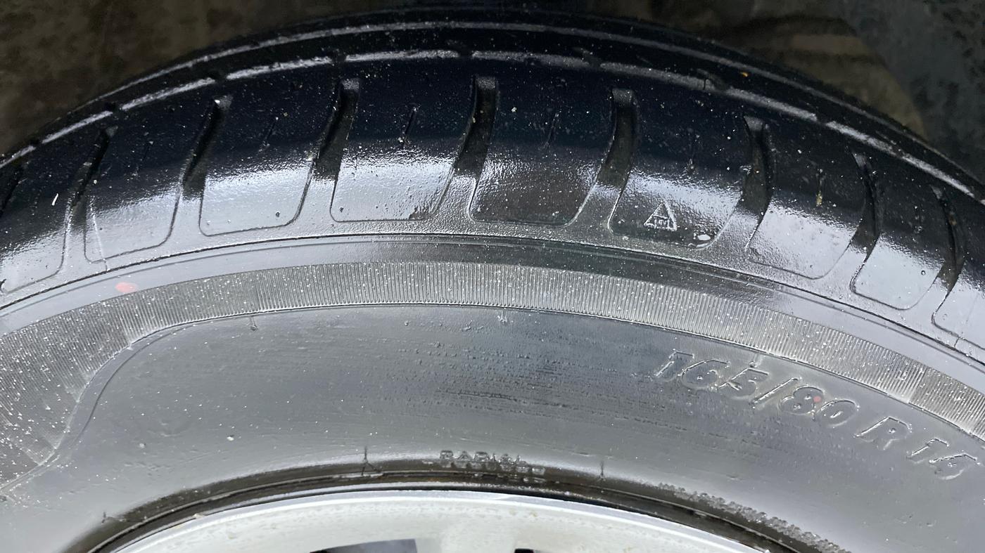 2019 Maruti Swift VXI AMT D, Petrol, Automatic, 34,325 km, Right Front Tyre Tread