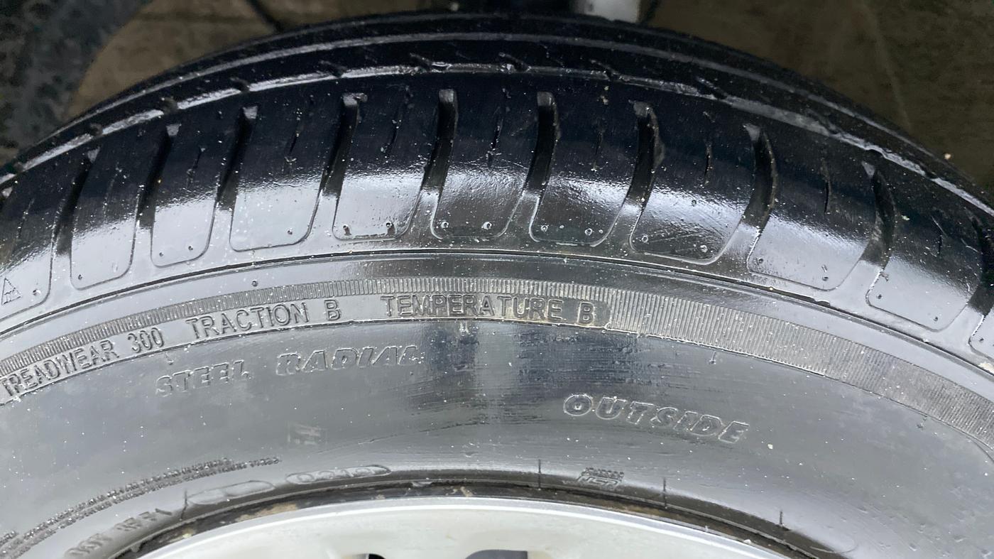 2019 Maruti Swift VXI AMT D, Petrol, Automatic, 34,325 km, Left Front Tyre Tread