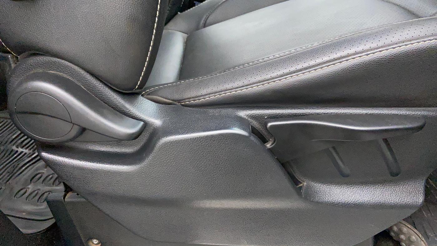 2018 Tata Hexa Varicor 400 XT, Diesel, Manual, 92,452 km, Driver Side Adjustment Panel