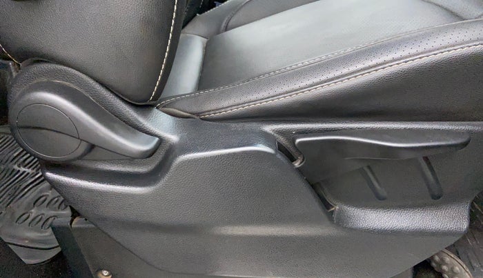 2018 Tata Hexa Varicor 400 XT, Diesel, Manual, 92,452 km, Driver Side Adjustment Panel
