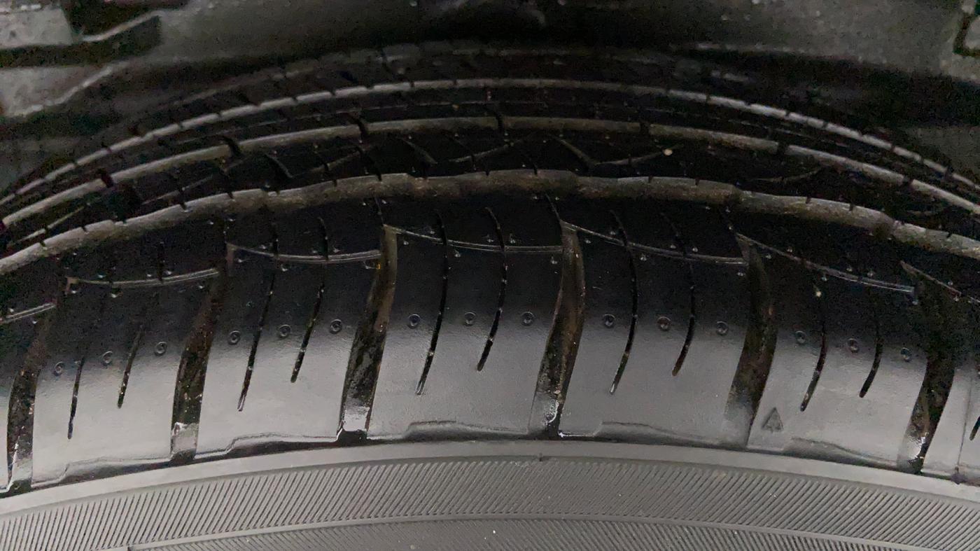 2018 Tata Hexa Varicor 400 XT, Diesel, Manual, 92,452 km, Right Rear Tyre Tread