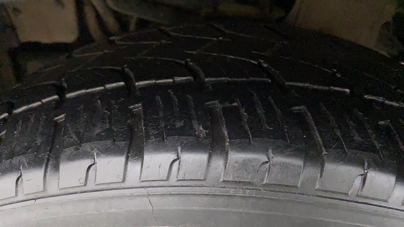 2018 Tata Hexa Varicor 400 XT, Diesel, Manual, 92,452 km, Left Front Tyre Tread