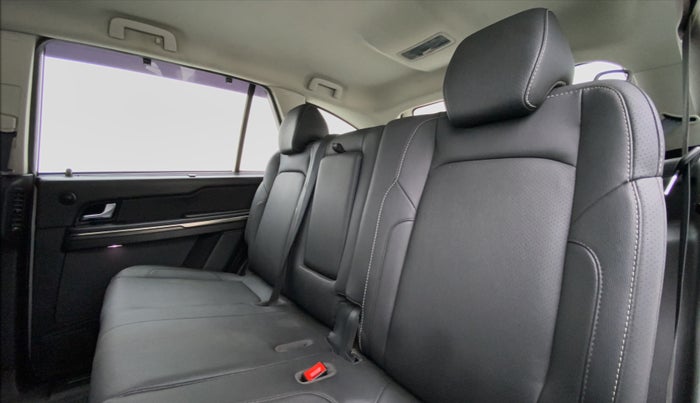 2018 Tata Hexa Varicor 400 XT, Diesel, Manual, 92,452 km, Right Side Rear Door Cabin