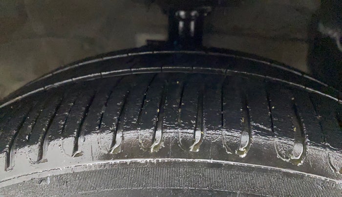 2016 Hyundai Grand i10 SPORTZ 1.1 CRDI, Diesel, Manual, 95,265 km, Right Front Tyre Tread