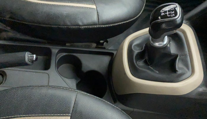 2016 Hyundai Grand i10 SPORTZ 1.1 CRDI, Diesel, Manual, 95,265 km, Gear Lever