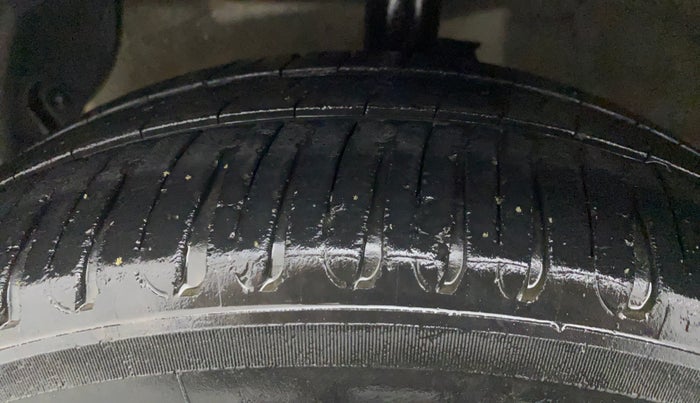 2016 Hyundai Grand i10 SPORTZ 1.1 CRDI, Diesel, Manual, 95,265 km, Left Front Tyre Tread