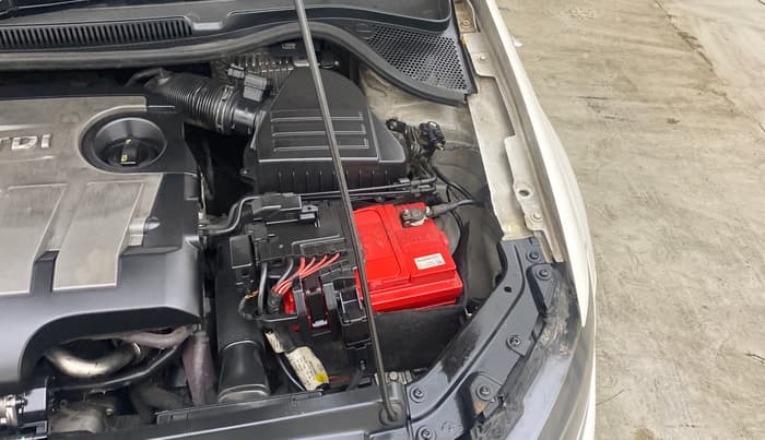 2014 Volkswagen Vento HIGHLINE DIESEL 1.6, Diesel, Manual, 1,05,013 km, Engine View - Left