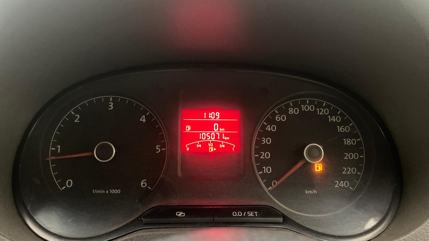 2014 Volkswagen Vento HIGHLINE DIESEL 1.6, Diesel, Manual, 1,05,013 km, Odometer Image