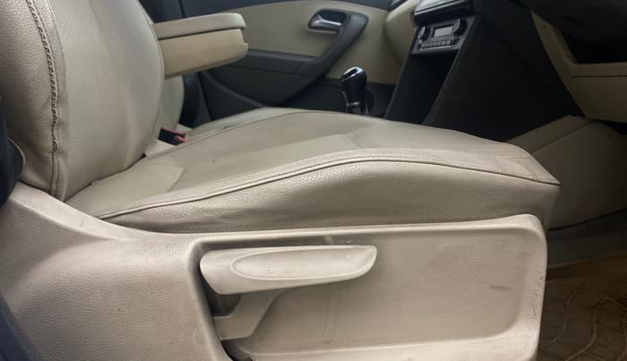 2014 Volkswagen Vento HIGHLINE DIESEL 1.6, Diesel, Manual, 1,05,013 km, Driver Side Adjustment Panel