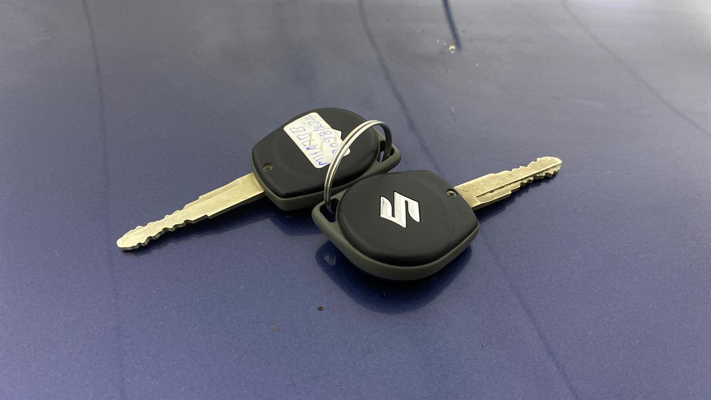 2022 Maruti Dzire VXI, Petrol, Manual, 30,558 km, Key Close Up