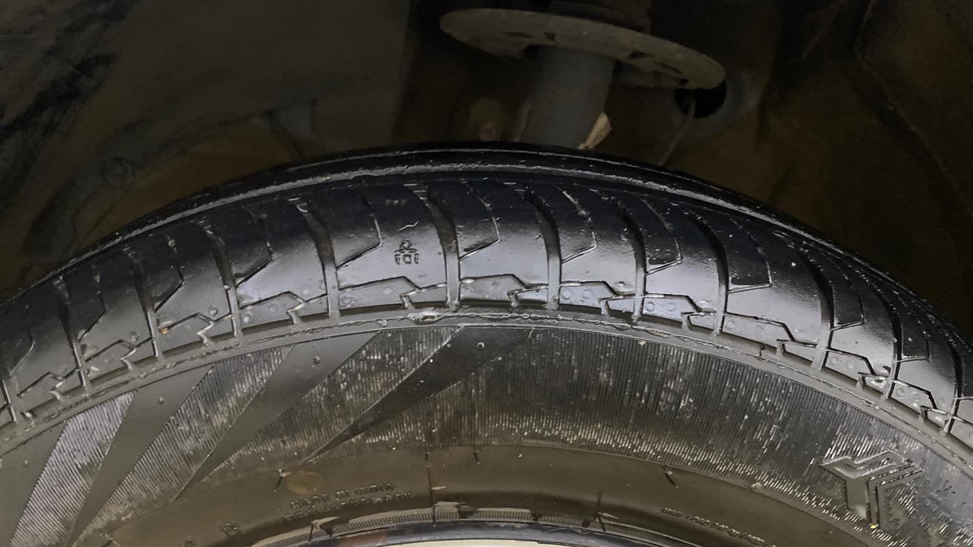 2022 Maruti Dzire VXI, Petrol, Manual, 30,558 km, Left Front Tyre Tread
