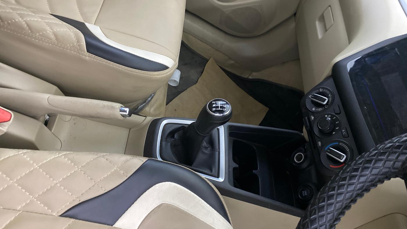 2022 Maruti Dzire VXI, Petrol, Manual, 30,558 km, Gear Lever