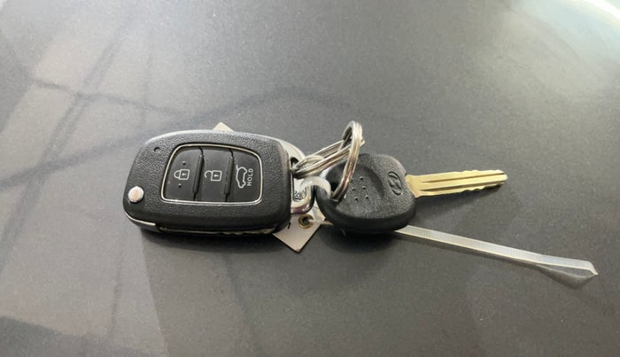 2019 Hyundai VENUE SX 1.0 TURBO, Petrol, Manual, 51,410 km, Key Close Up