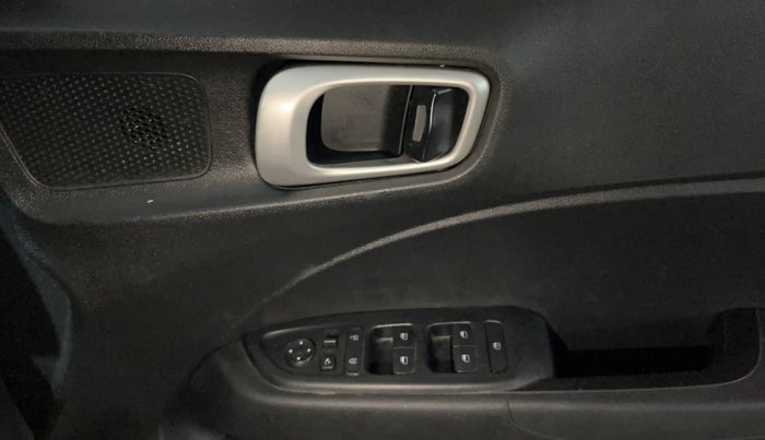 2019 Hyundai VENUE SX 1.0 TURBO, Petrol, Manual, 51,410 km, Driver Side Door Panels Control