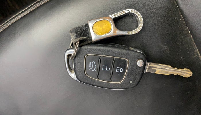 2024 Hyundai EXTER SX 1.2 MT, Petrol, Manual, 42,822 km, Key Close Up