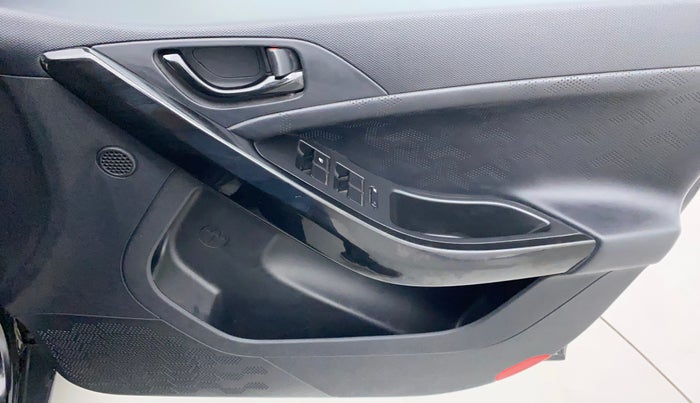 2022 Tata NEXON XZA PLUS (O) PETROL DARK EDITION, Petrol, Automatic, 8,139 km, Driver Side Door Panels Control