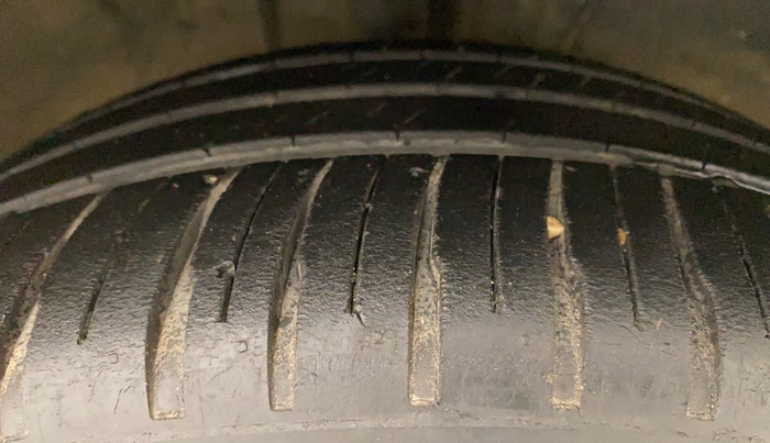 2011 Toyota Etios VD, Diesel, Manual, 76,722 km, Right Front Tyre Tread