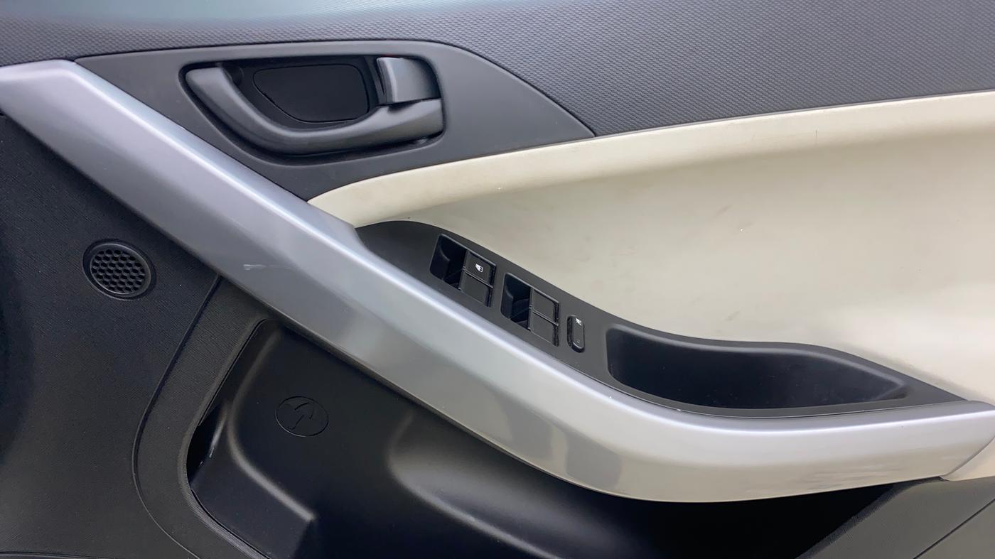 2022 Tata NEXON XM PLUS SUNROOF PETROL, Petrol, Manual, 47,850 km, Driver Side Door Panels Control