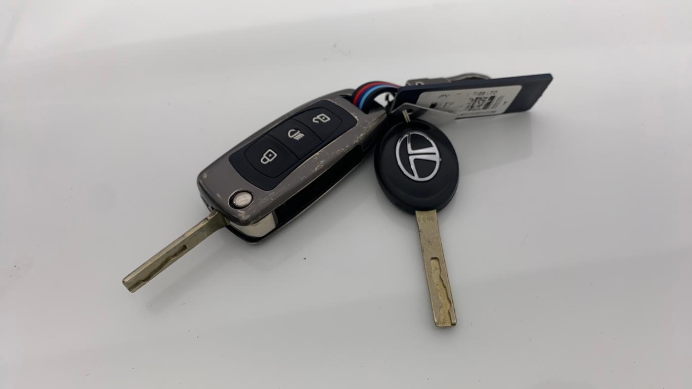 2022 Tata NEXON XM PLUS SUNROOF PETROL, Petrol, Manual, 47,850 km, Key Close Up