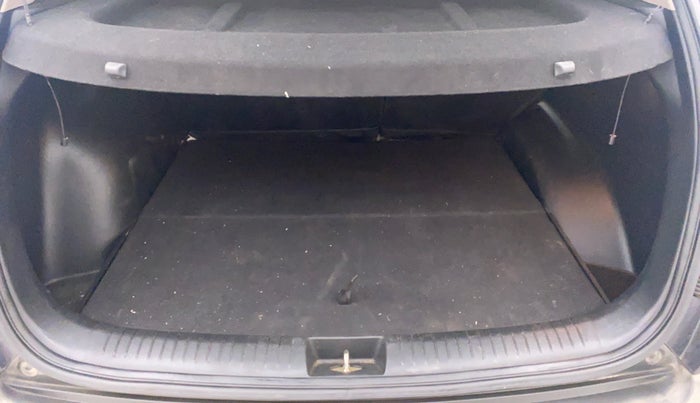 2018 Hyundai Creta SX AT 1.6 DIESEL, Diesel, Automatic, 27,134 km, Boot Inside