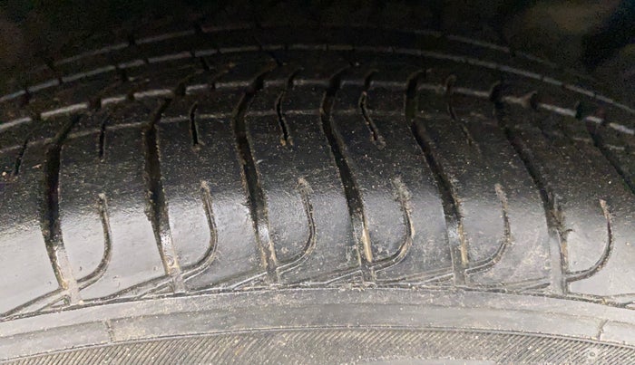 2018 Hyundai Creta SX AT 1.6 DIESEL, Diesel, Automatic, 27,134 km, Right Front Tyre Tread
