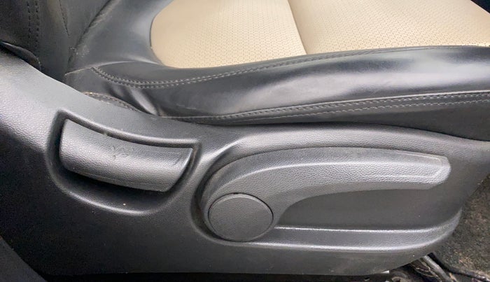 2018 Hyundai Creta SX AT 1.6 DIESEL, Diesel, Automatic, 27,134 km, Driver Side Adjustment Panel