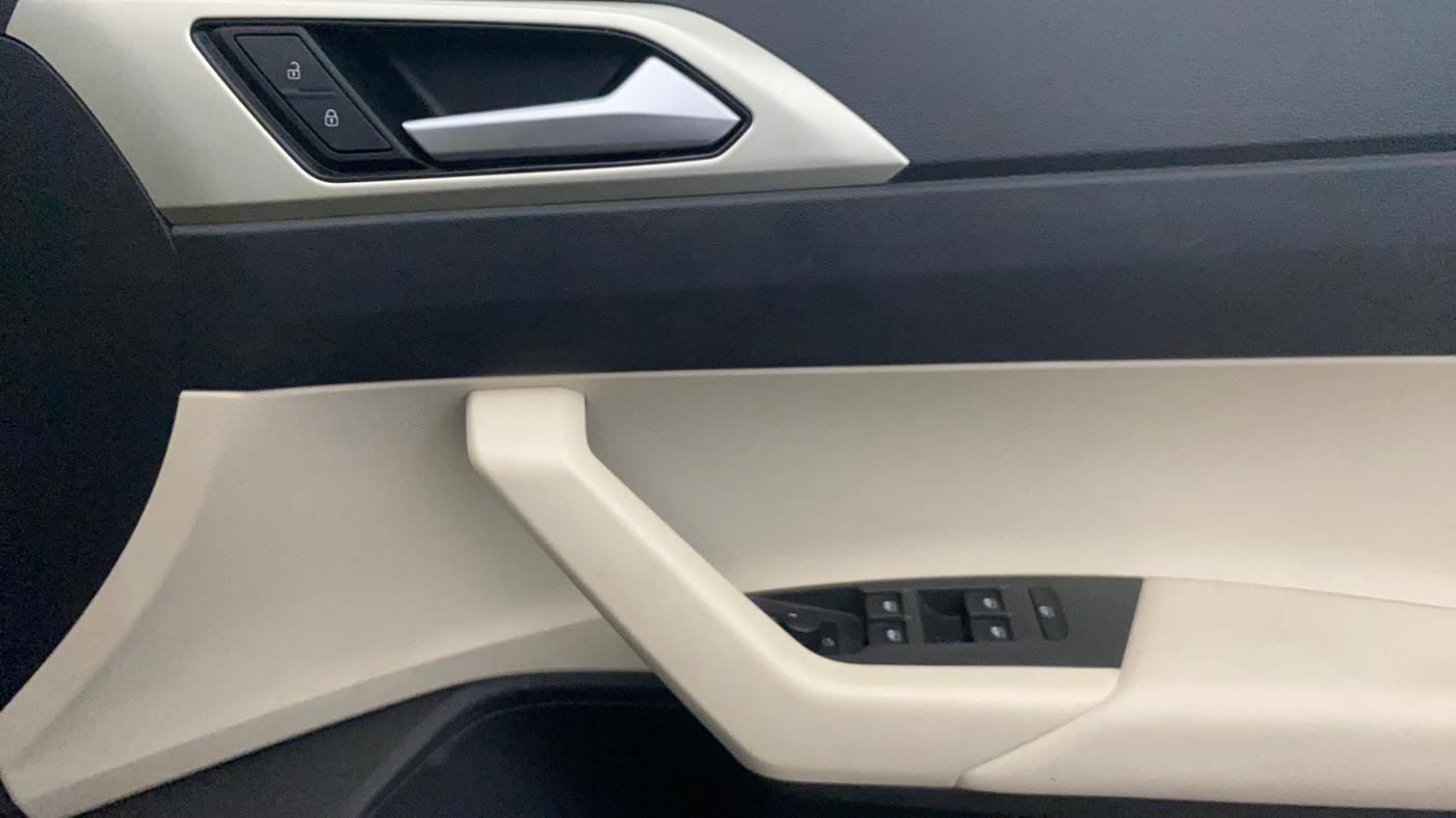 2024 Volkswagen VIRTUS HIGHLINE TSI 1.0 MT, Petrol, Manual, 21,033 km, Driver Side Door Panels Control