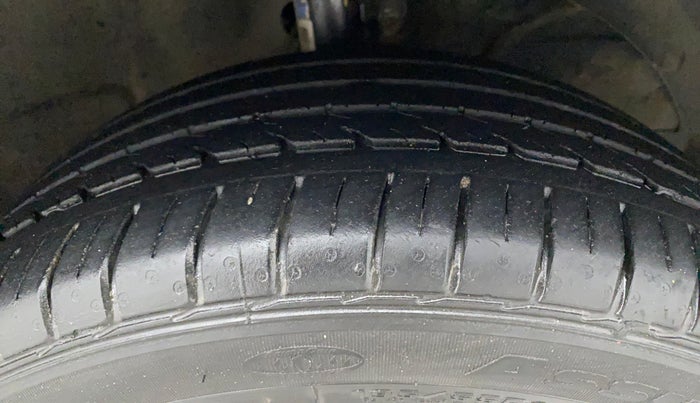 2016 Maruti Baleno ZETA PETROL 1.2, Petrol, Manual, 62,630 km, Right Front Tyre Tread