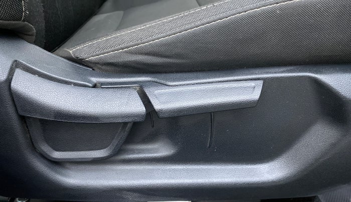 2021 Hyundai NEW I20 ASTA 1.2 AT, Petrol, Automatic, 13,172 km, Driver Side Adjustment Panel