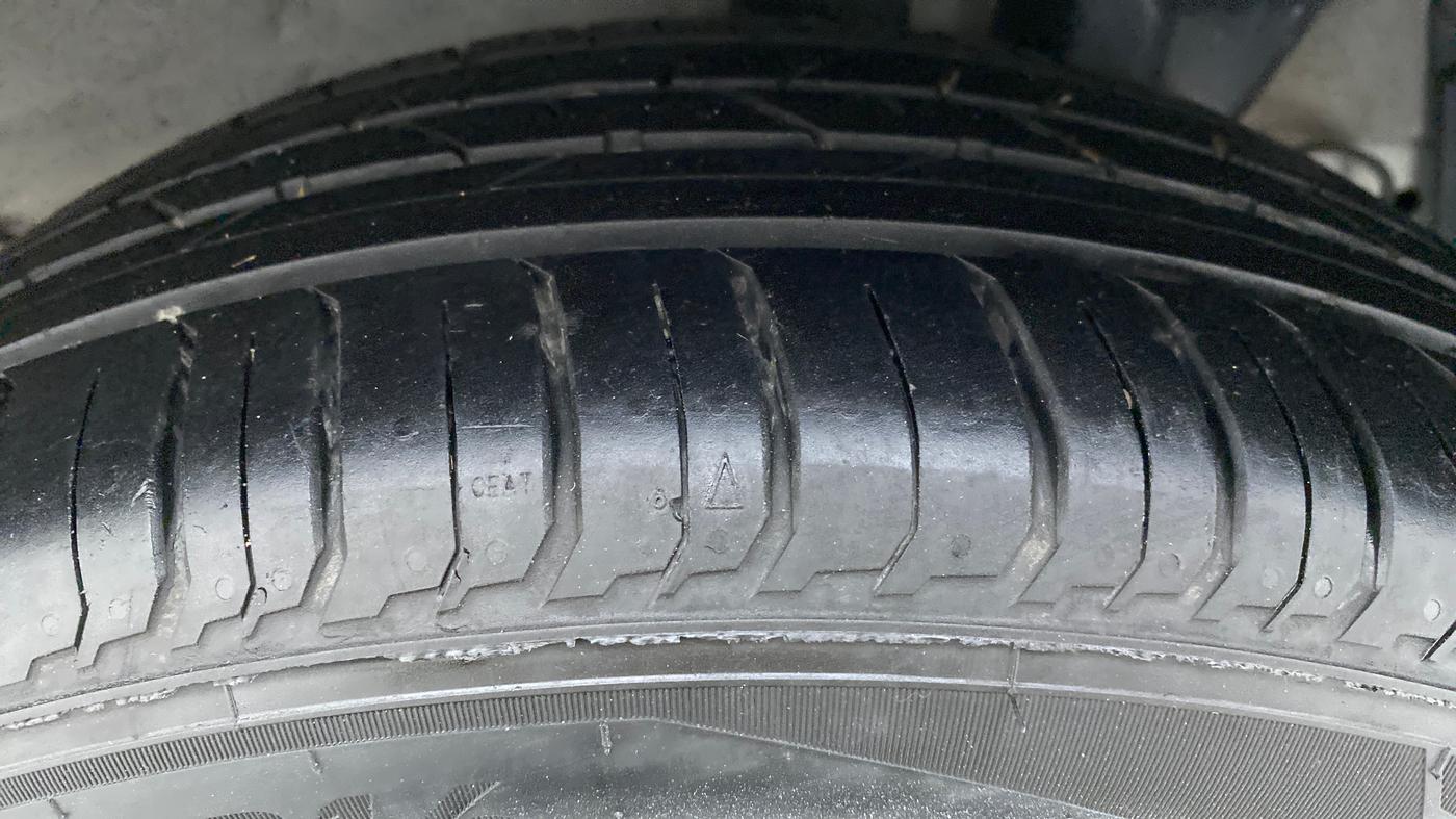 2021 Hyundai NEW I20 ASTA 1.2 AT, Petrol, Automatic, 13,172 km, Left Rear Tyre Tread
