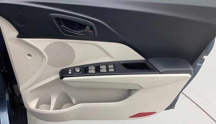 2022 Mahindra XUV300 W6 1.5 DIESEL, Diesel, Manual, 20,246 km, Driver Side Door Panels Control