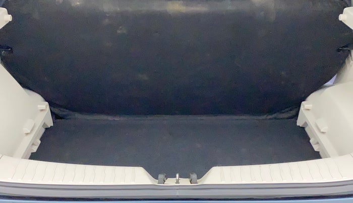 2022 Mahindra XUV300 W6 1.5 DIESEL, Diesel, Manual, 20,246 km, Boot Inside