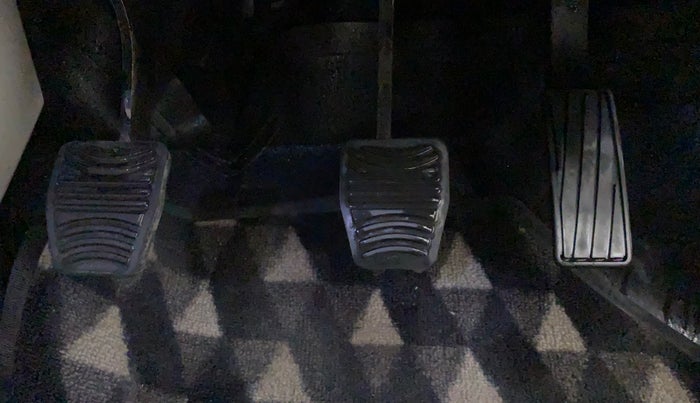 2022 Mahindra XUV300 W6 1.5 DIESEL, Diesel, Manual, 20,246 km, Pedals