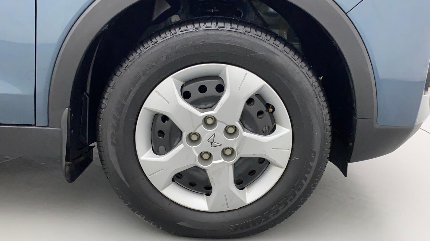 2022 Mahindra XUV300 W6 1.5 DIESEL, Diesel, Manual, 20,246 km, Right Front Wheel