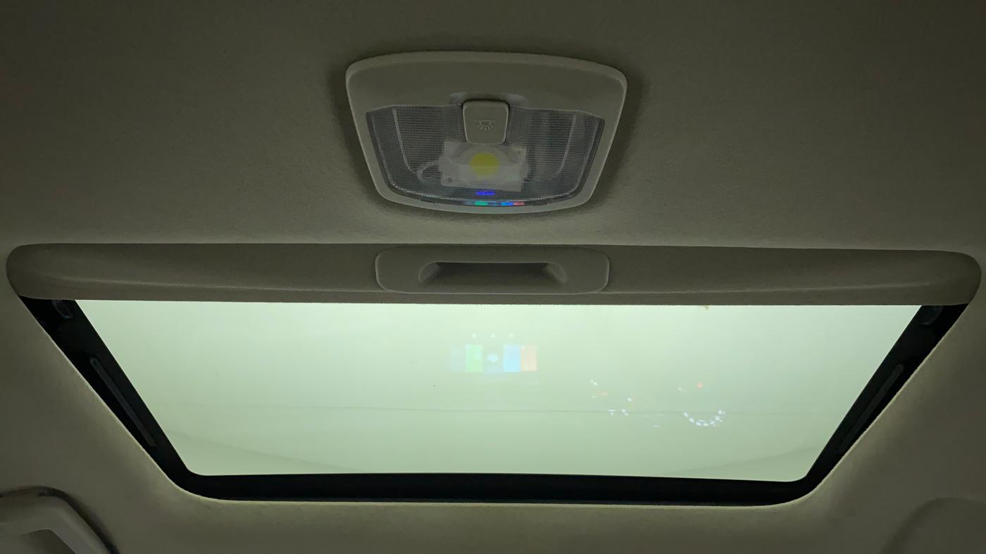 2022 Mahindra XUV300 W6 1.5 DIESEL, Diesel, Manual, 20,246 km, Moonroof/ Sunroof