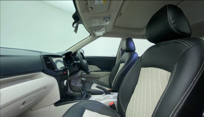 2022 Mahindra XUV300 W6 1.5 DIESEL, Diesel, Manual, 20,246 km, Right Side Front Door Cabin