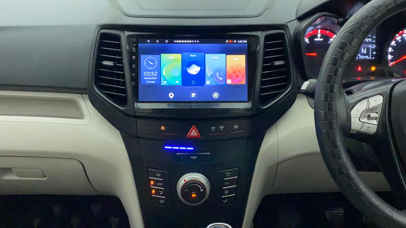 2022 Mahindra XUV300 W6 1.5 DIESEL, Diesel, Manual, 20,246 km, Air Conditioner