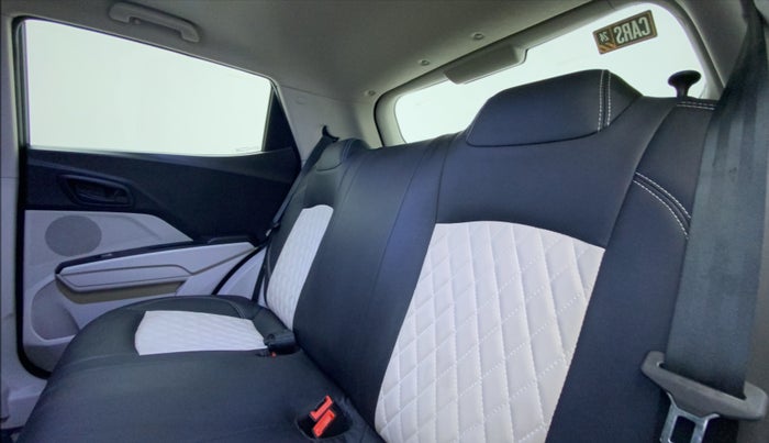 2022 Mahindra XUV300 W6 1.5 DIESEL, Diesel, Manual, 20,246 km, Right Side Rear Door Cabin