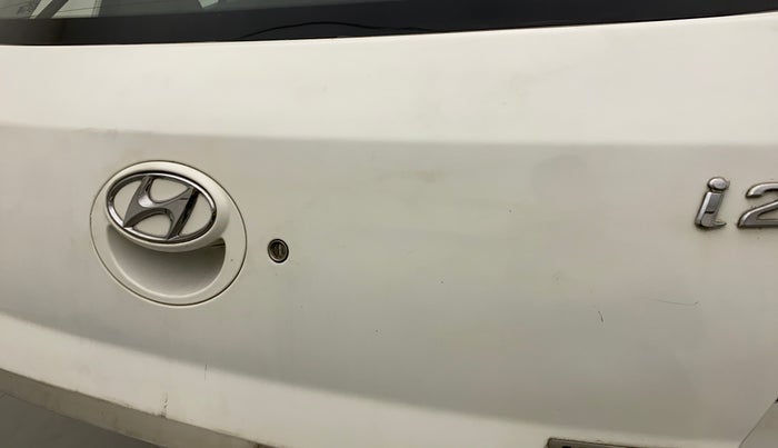 2011 Hyundai i20 MAGNA 1.2, Petrol, Manual, 53,952 km, Dicky (Boot door) - Minor scratches