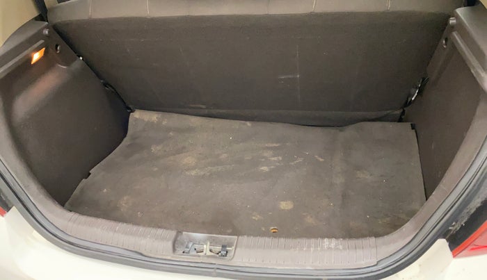 2011 Hyundai i20 MAGNA 1.2, Petrol, Manual, 53,952 km, Dicky (Boot door) - Parcel tray missing