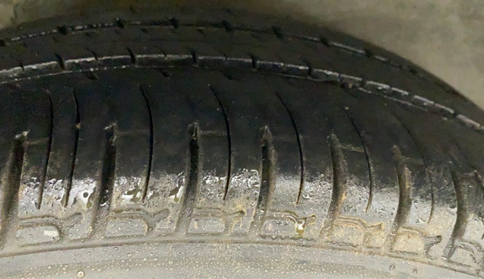 2011 Hyundai i20 MAGNA 1.2, Petrol, Manual, 53,952 km, Right Rear Tyre Tread