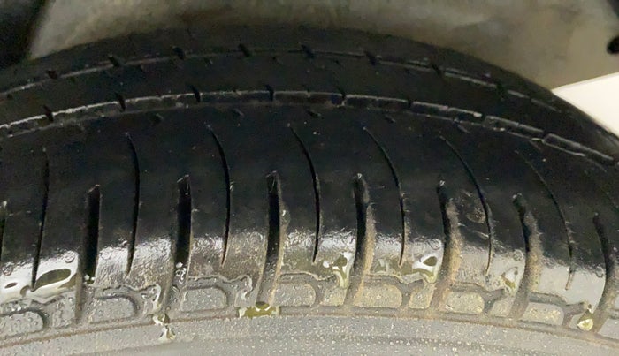 2011 Hyundai i20 MAGNA 1.2, Petrol, Manual, 53,952 km, Left Rear Tyre Tread