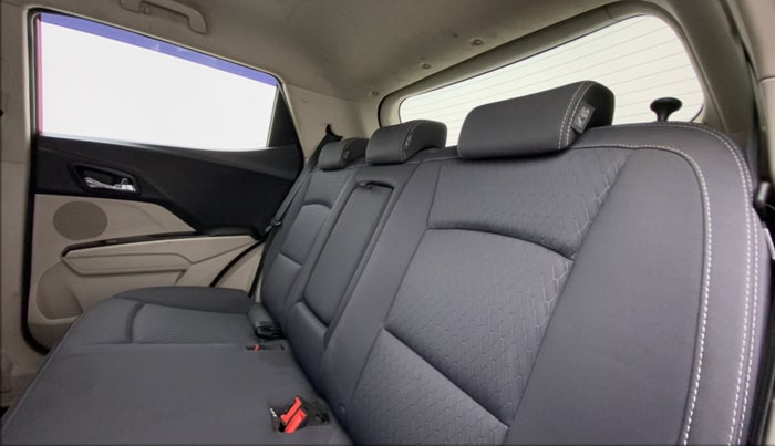 2020 Mahindra XUV300 W8 DIESEL MT, Diesel, Manual, 54,426 km, Right Side Rear Door Cabin