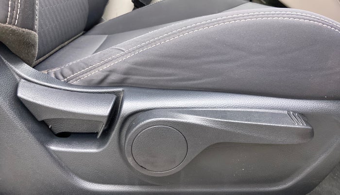 2020 Mahindra XUV300 W8 DIESEL MT, Diesel, Manual, 54,426 km, Driver Side Adjustment Panel