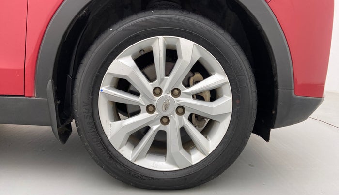 2020 Mahindra XUV300 W8 DIESEL MT, Diesel, Manual, 54,426 km, Right Front Wheel
