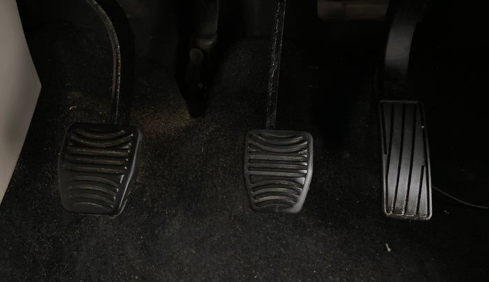 2020 Mahindra XUV300 W8 DIESEL MT, Diesel, Manual, 54,426 km, Pedals