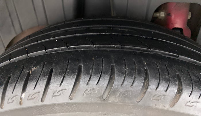 2020 Mahindra XUV300 W8 DIESEL MT, Diesel, Manual, 54,426 km, Right Rear Tyre Tread