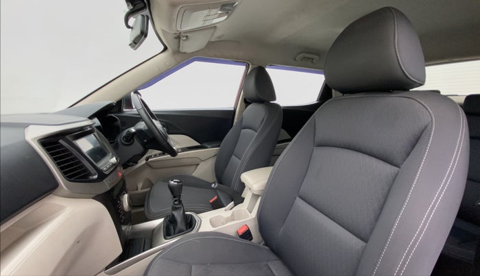 2020 Mahindra XUV300 W8 DIESEL MT, Diesel, Manual, 54,426 km, Right Side Front Door Cabin