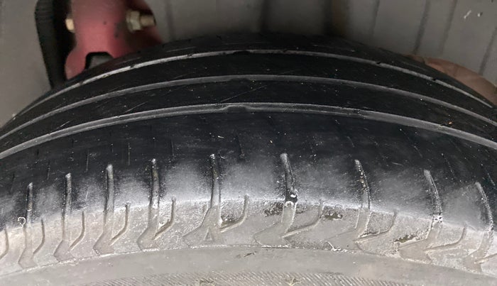 2020 Mahindra XUV300 W8 DIESEL MT, Diesel, Manual, 54,426 km, Left Rear Tyre Tread
